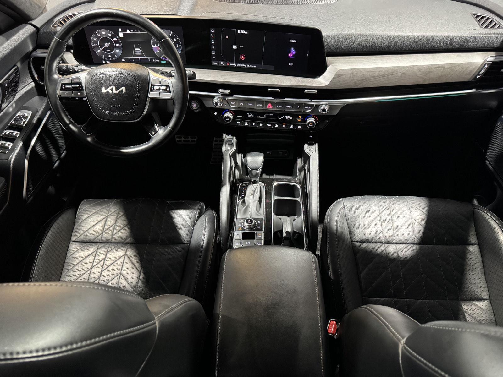 Vehicle photo 19