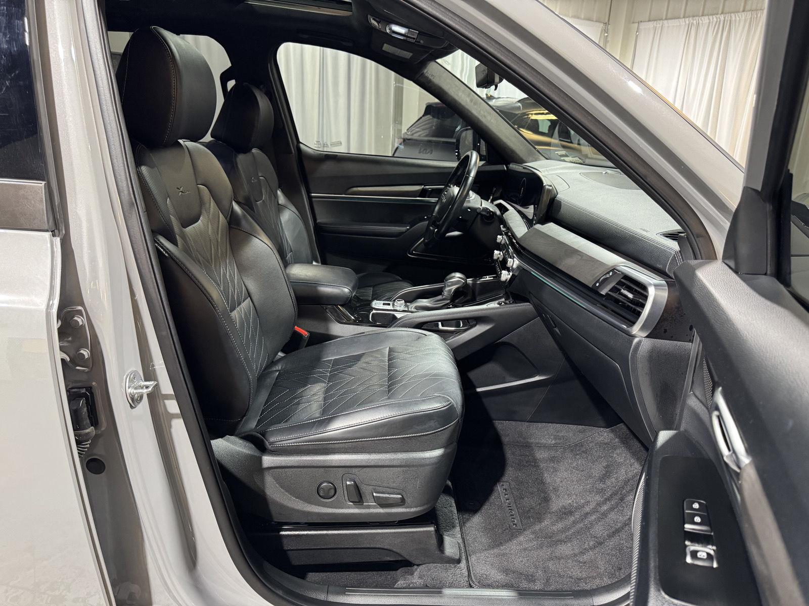 Vehicle photo 22