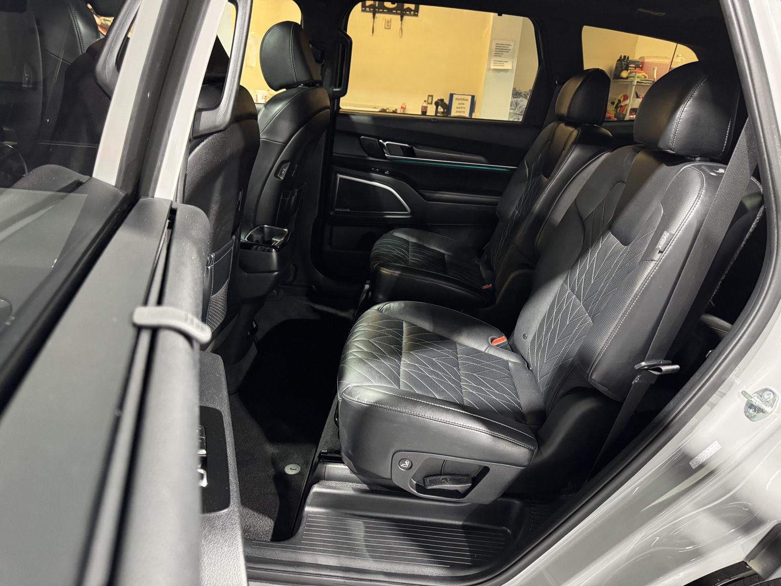 Vehicle photo 26