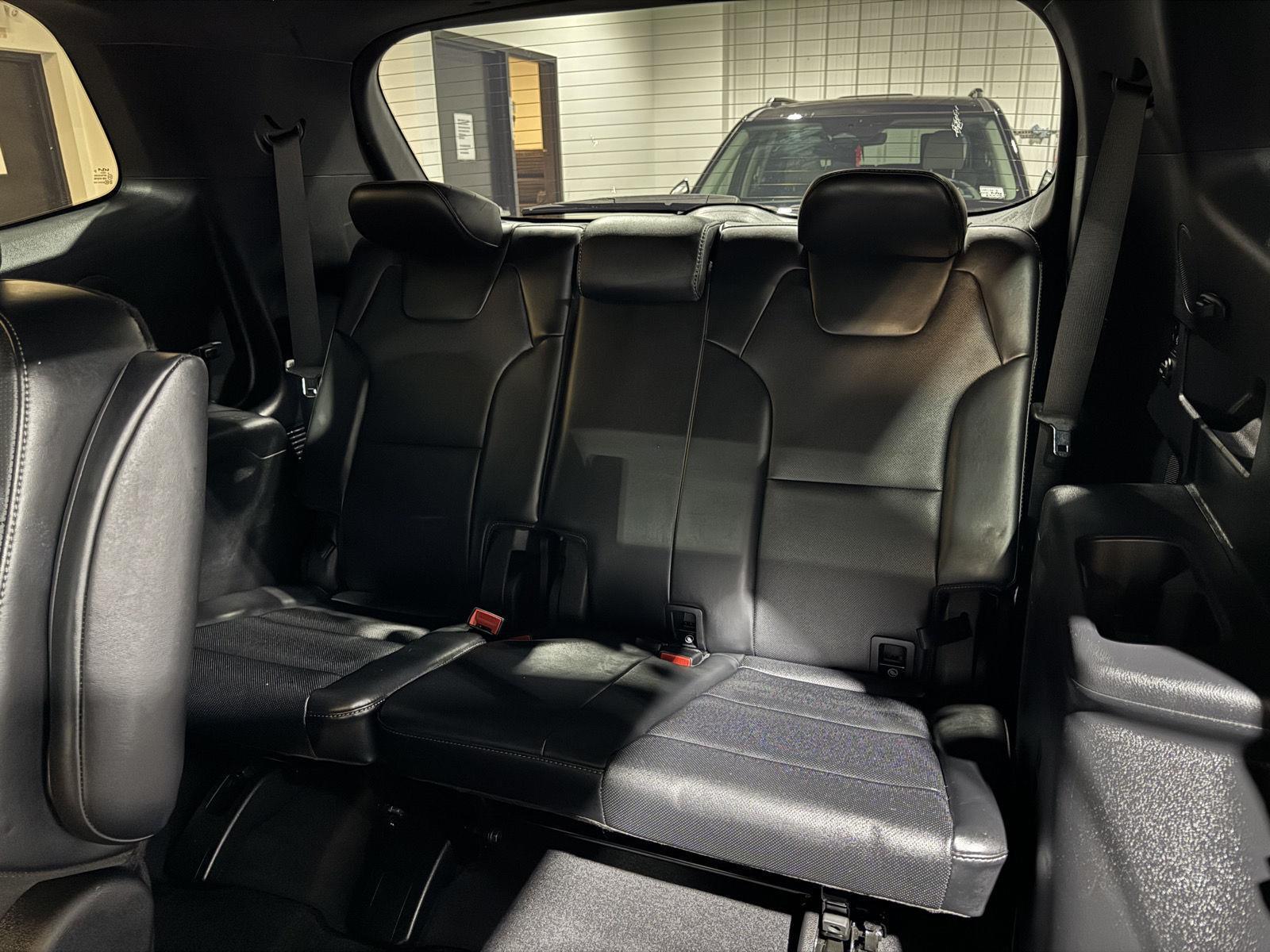 Vehicle photo 27