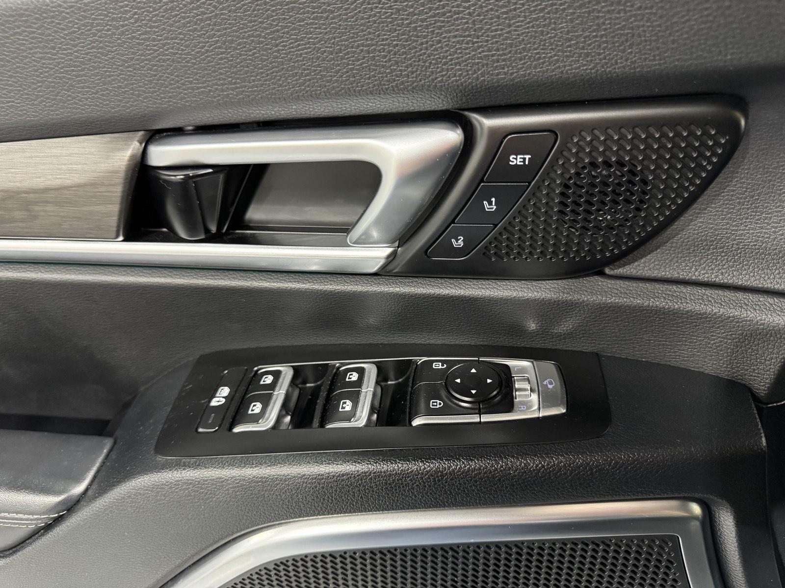 Vehicle photo 37