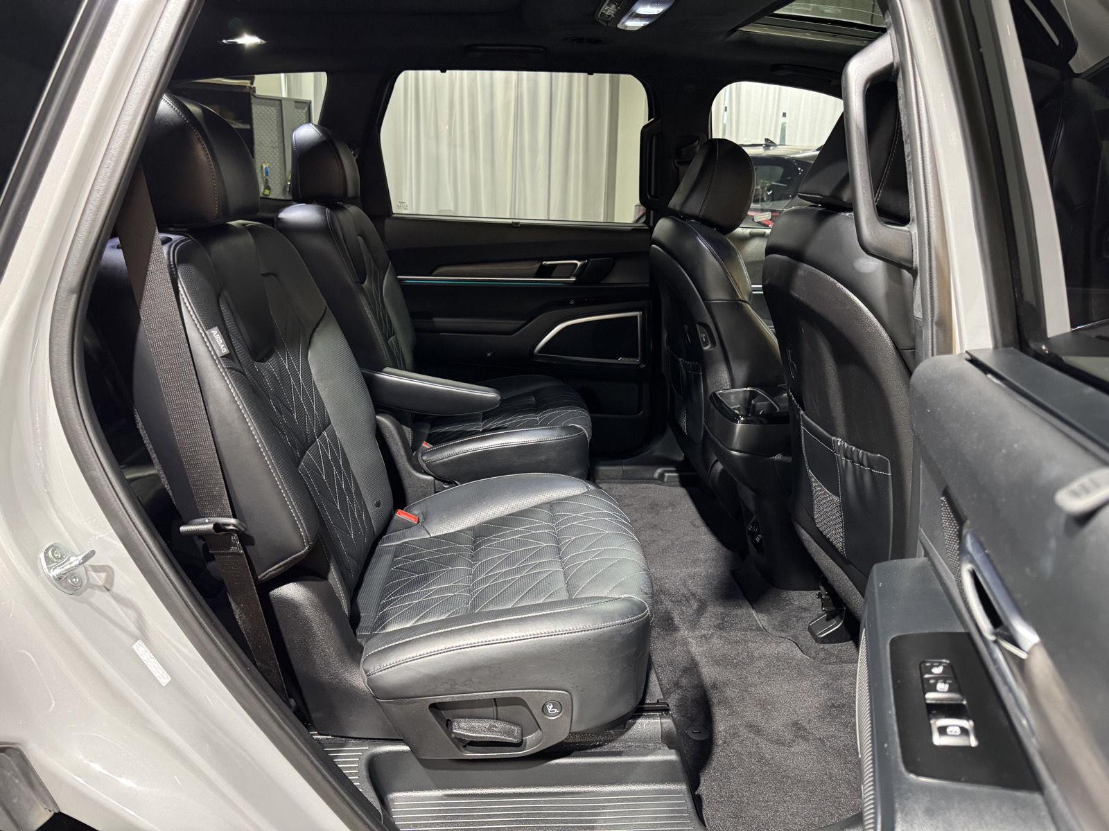 Vehicle photo 29