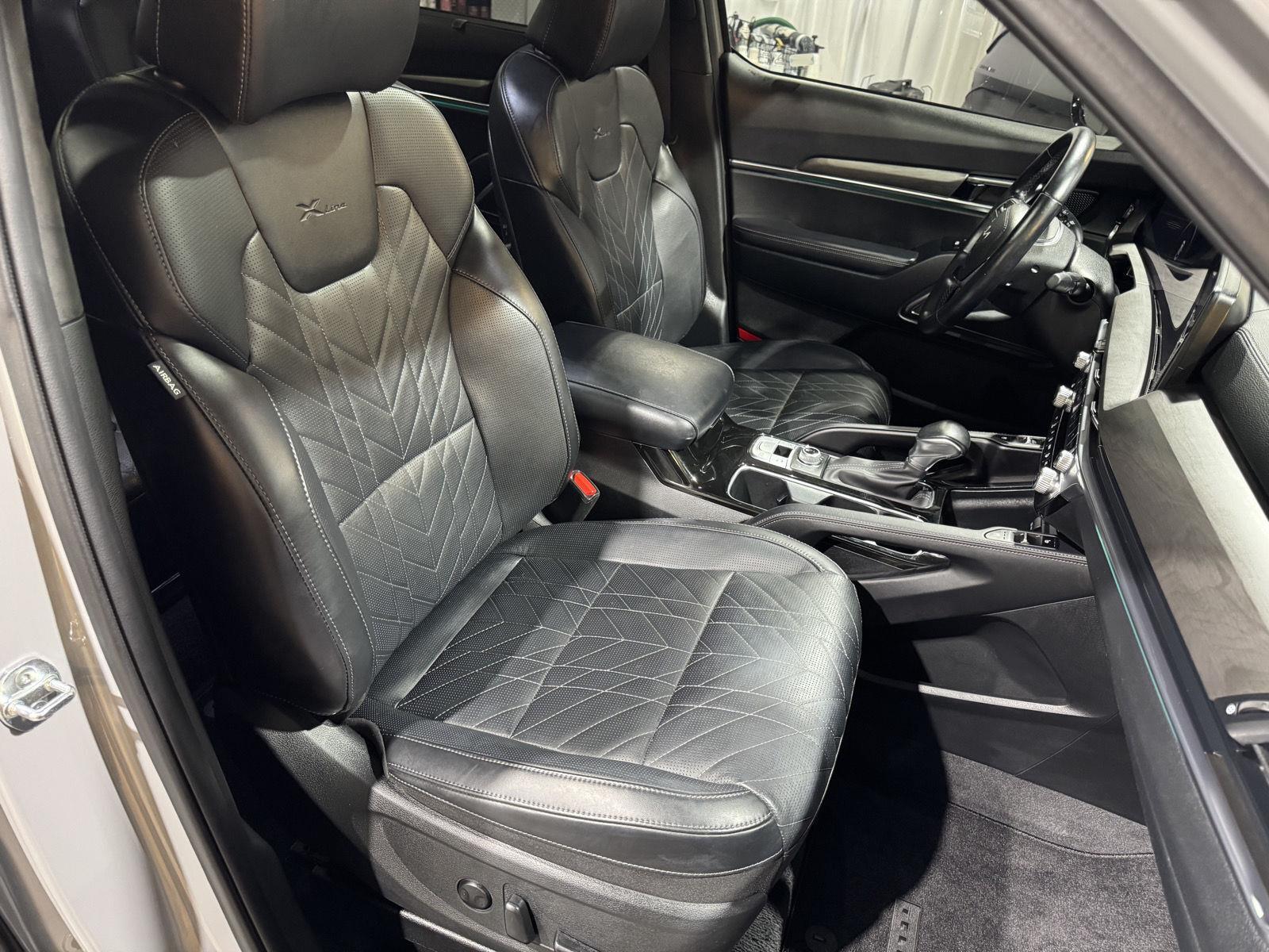 Vehicle photo 23