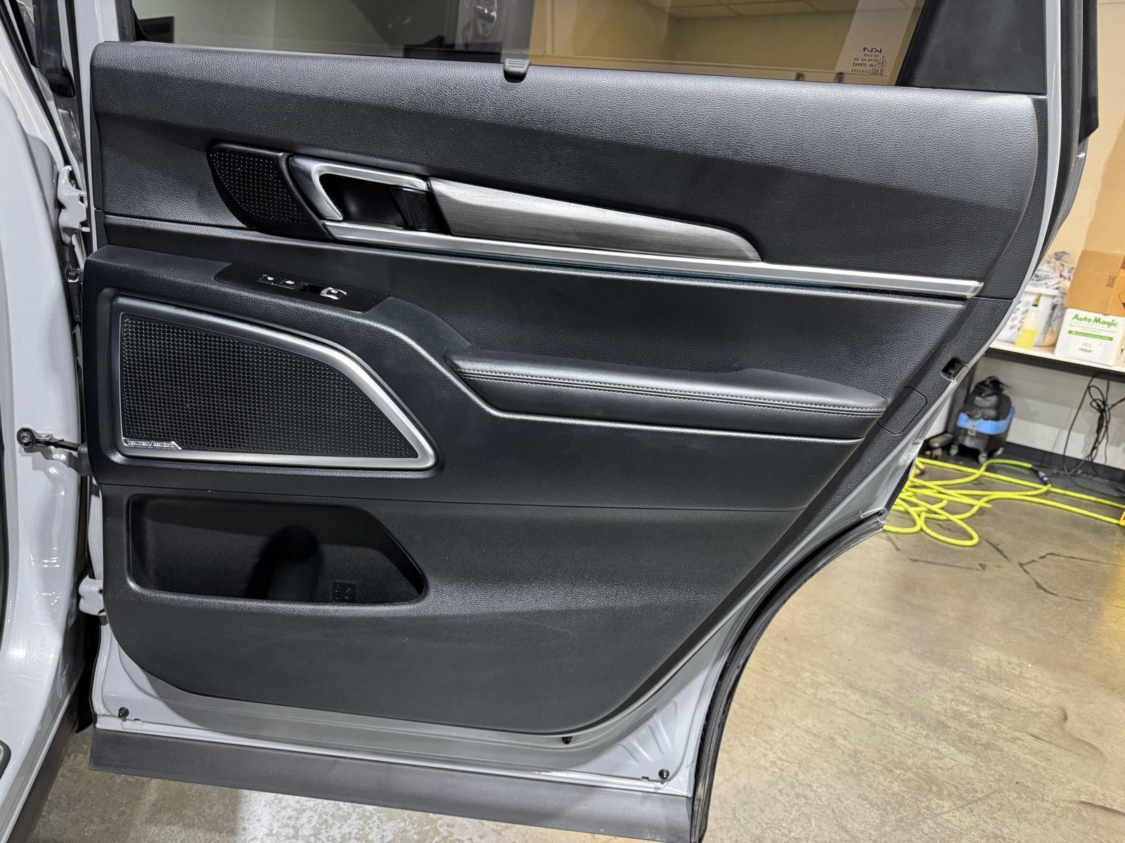 Vehicle photo 28