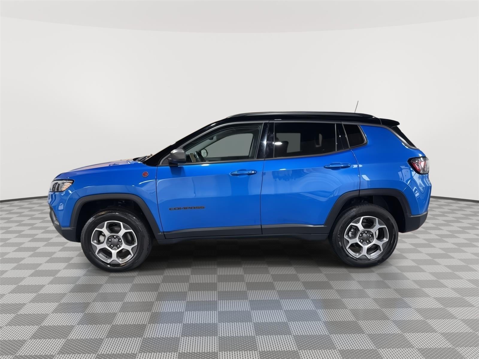 Vehicle photo 2