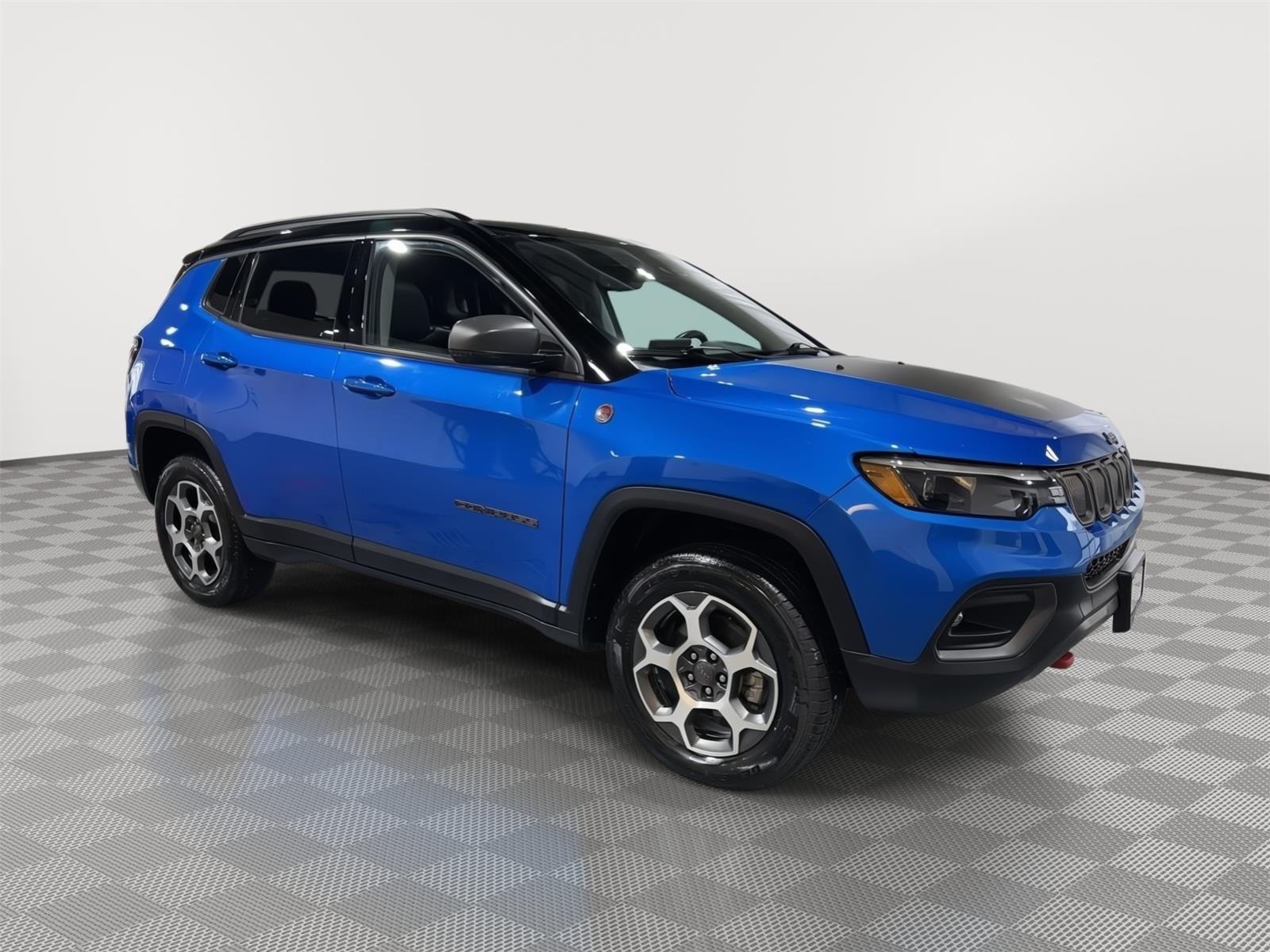 Vehicle photo 6