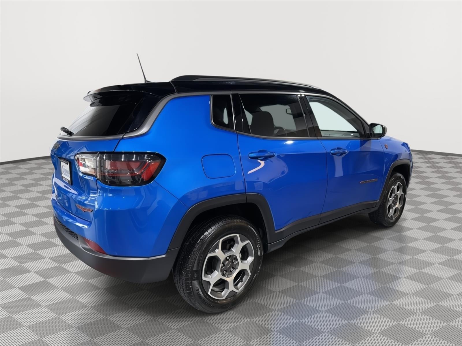 Vehicle photo 8