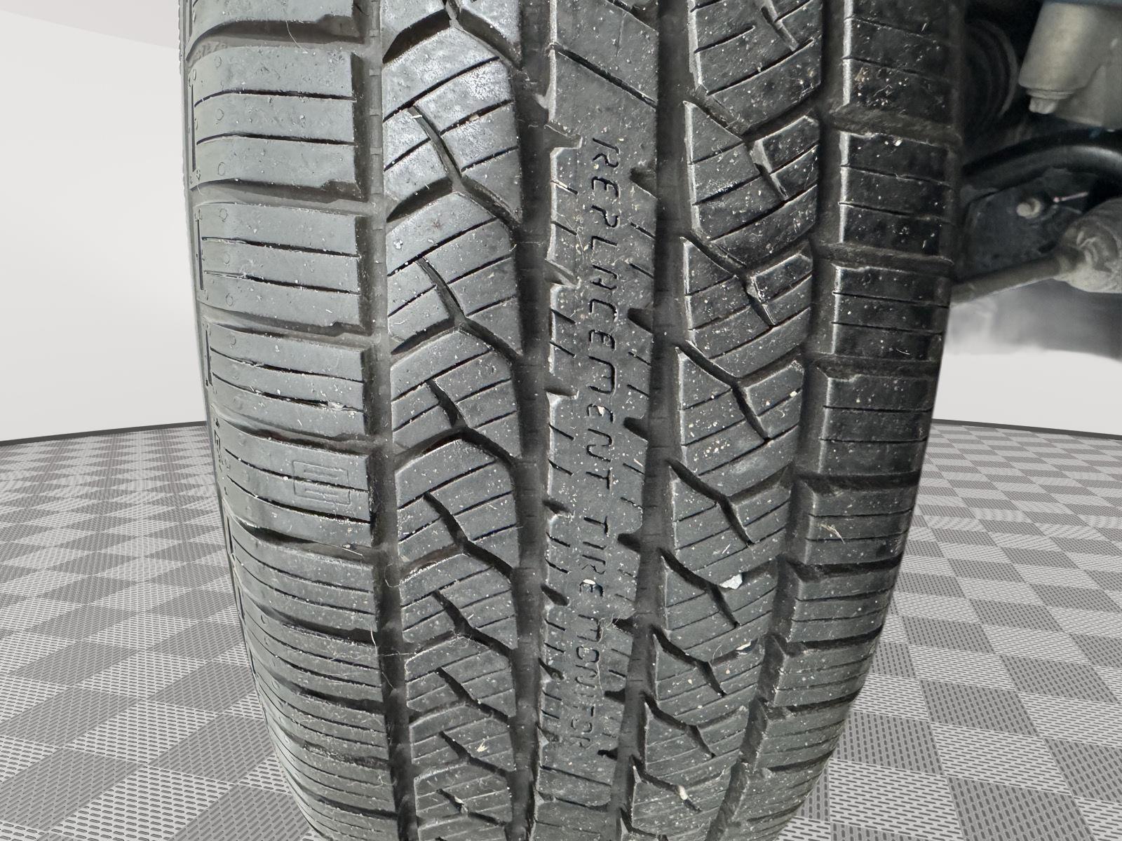 Vehicle photo 12