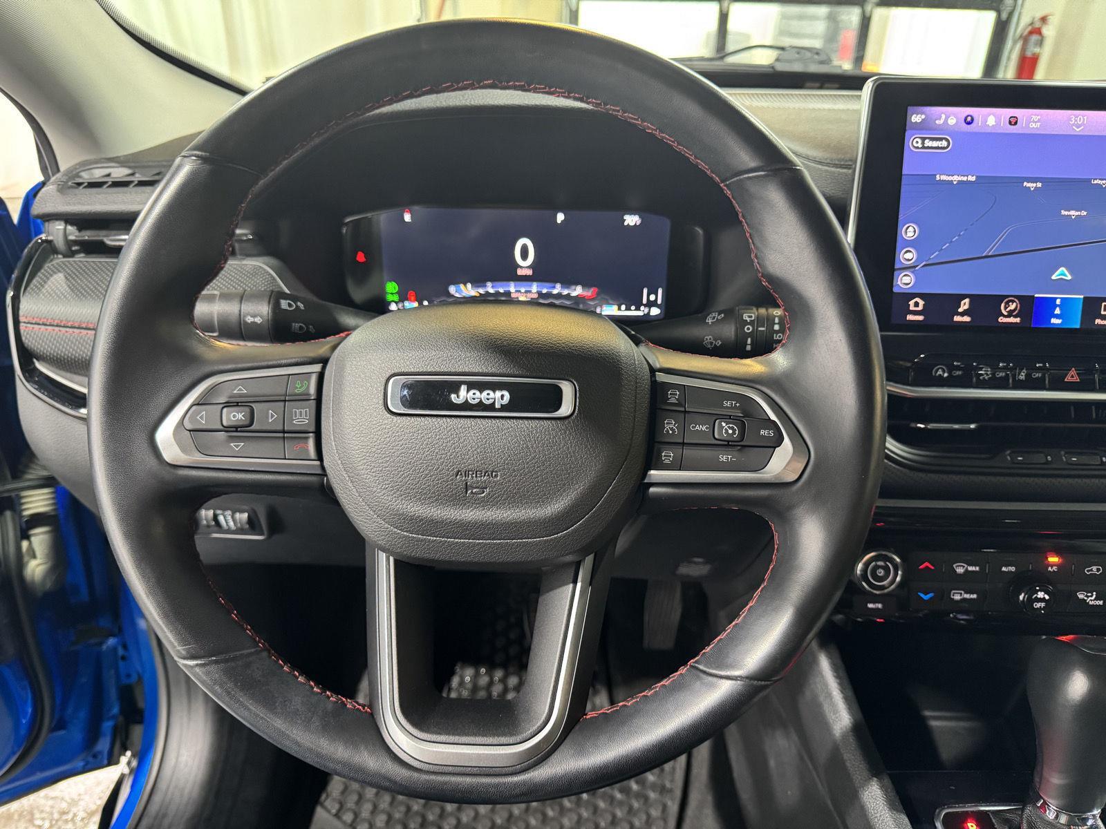 Vehicle photo 13