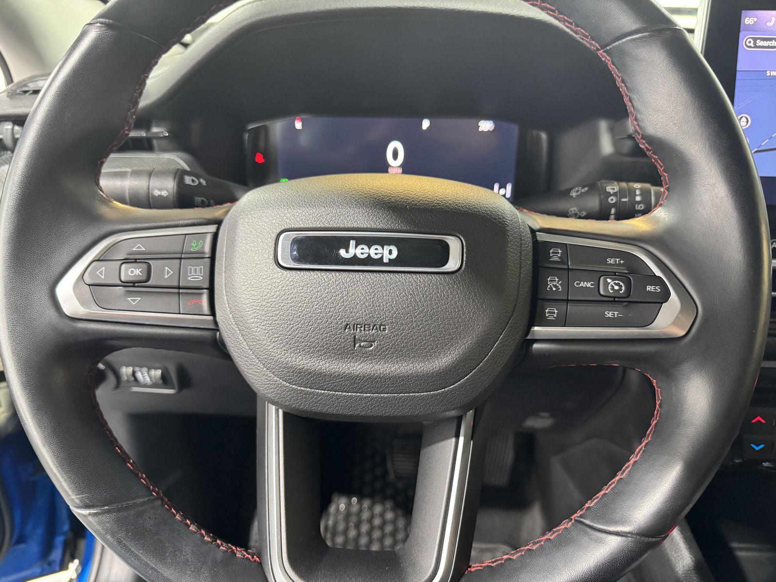 Vehicle photo 14
