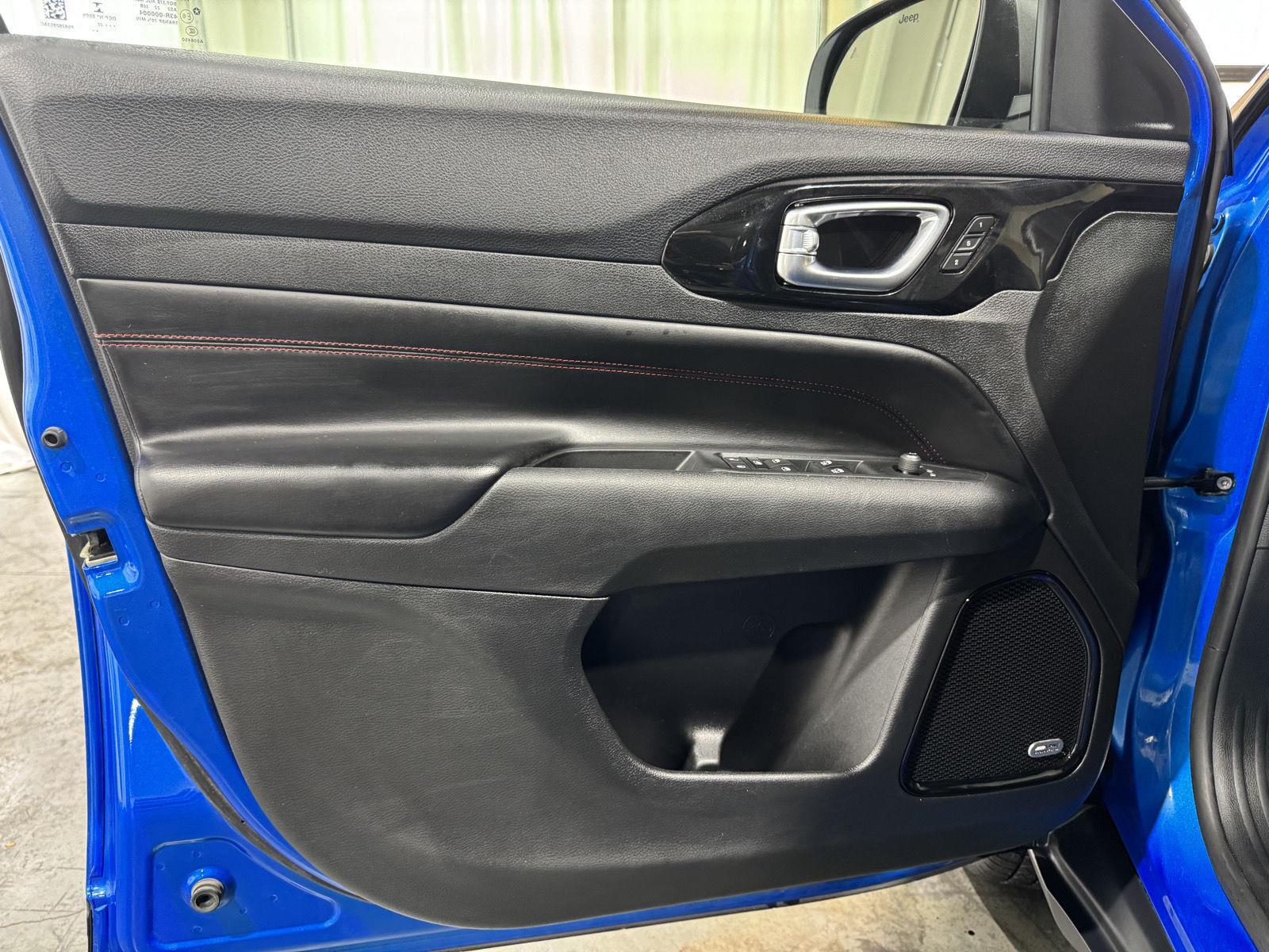 Vehicle photo 18