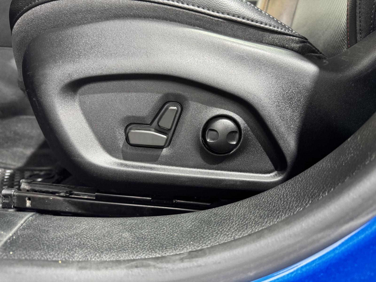 Vehicle photo 21