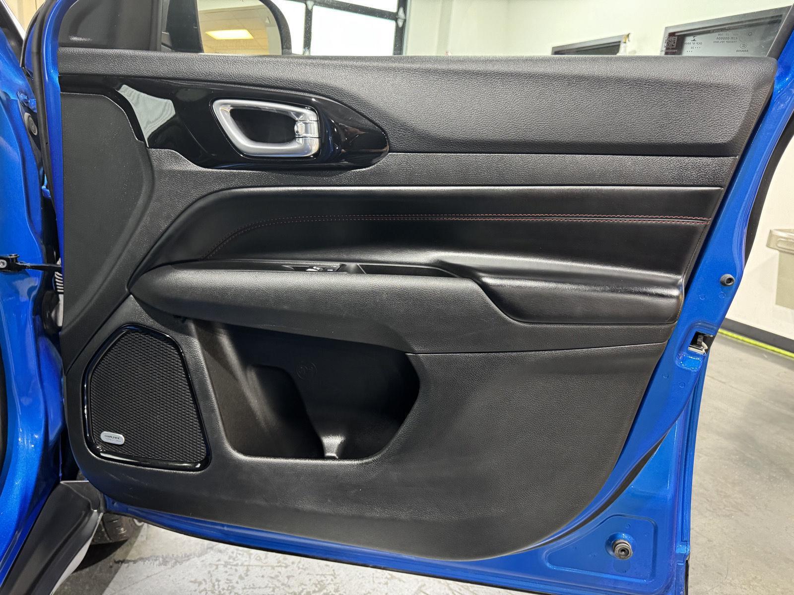Vehicle photo 24