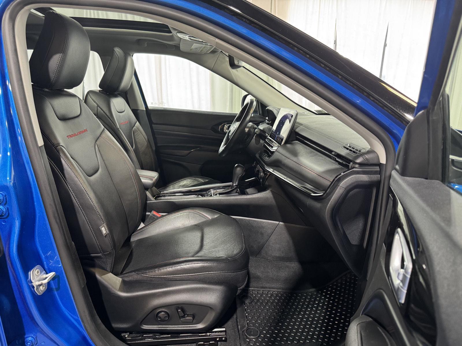 Vehicle photo 25