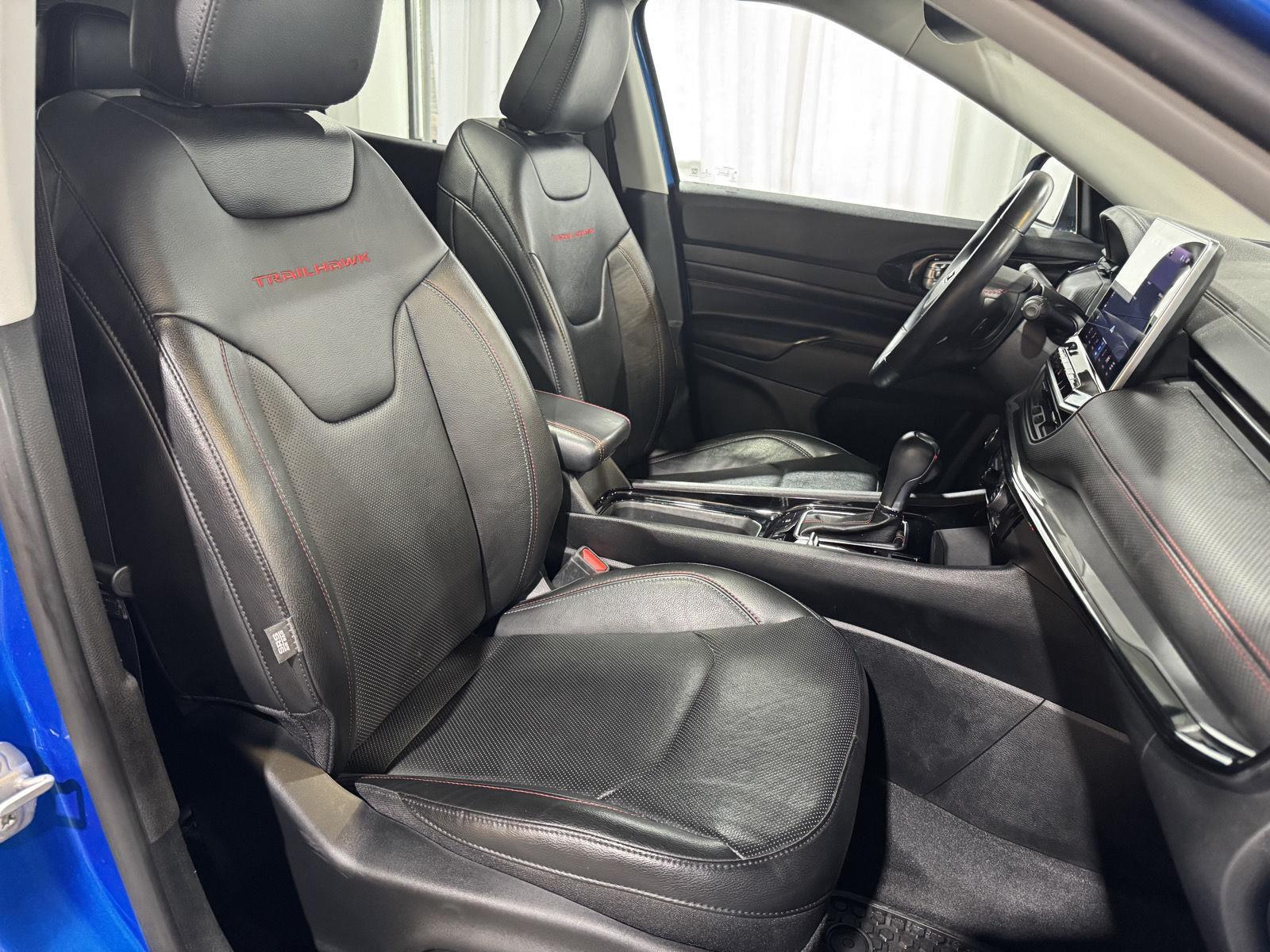 Vehicle photo 26