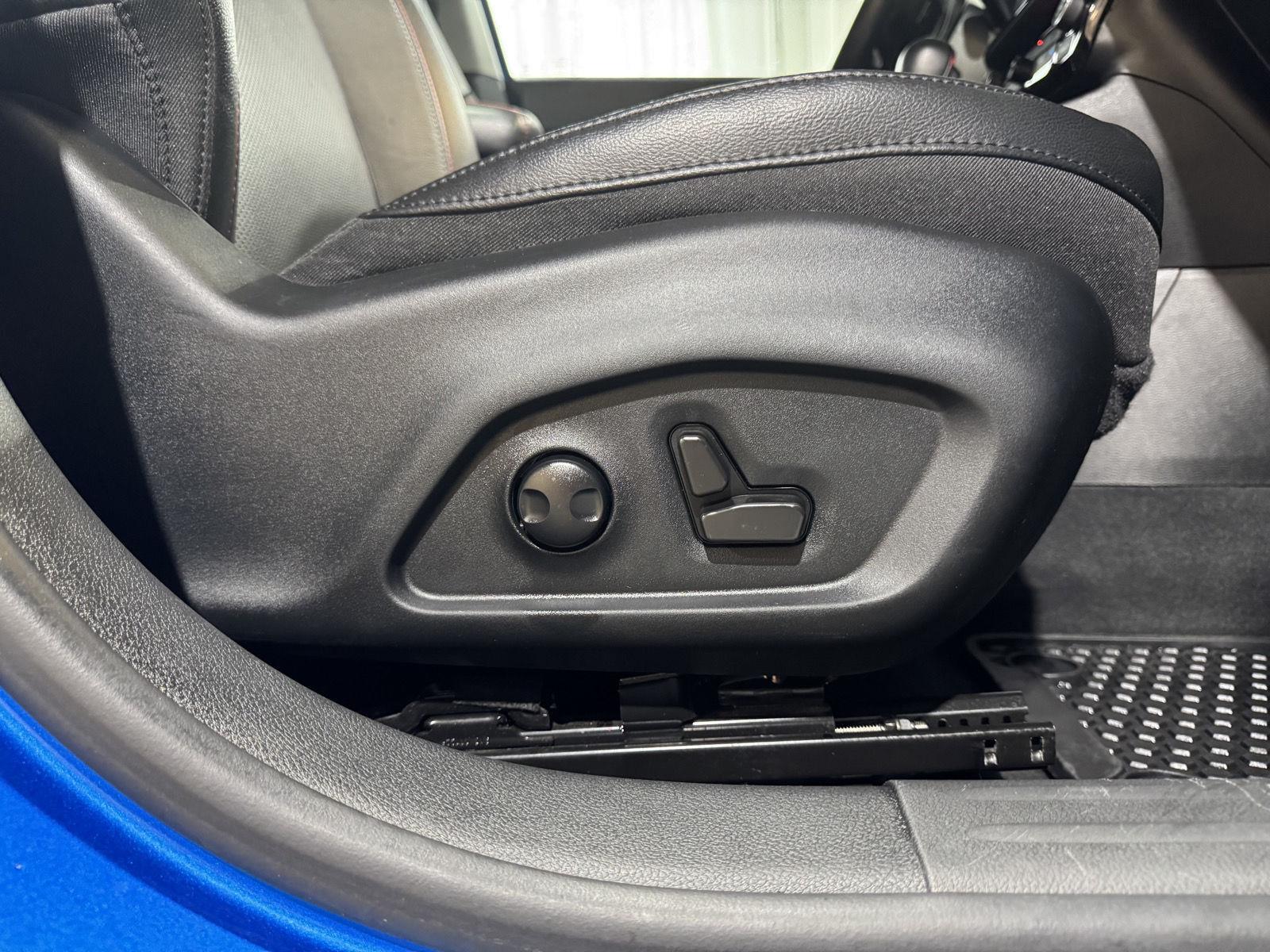 Vehicle photo 27