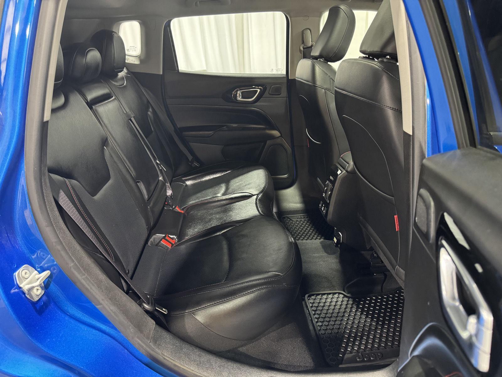 Vehicle photo 29