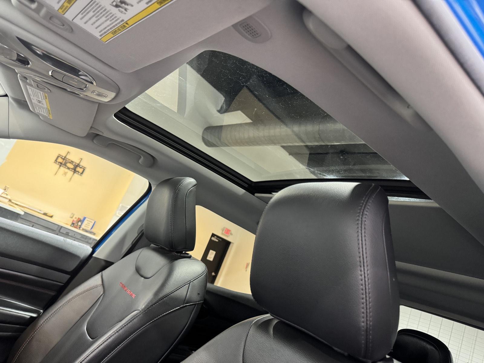 Vehicle photo 33