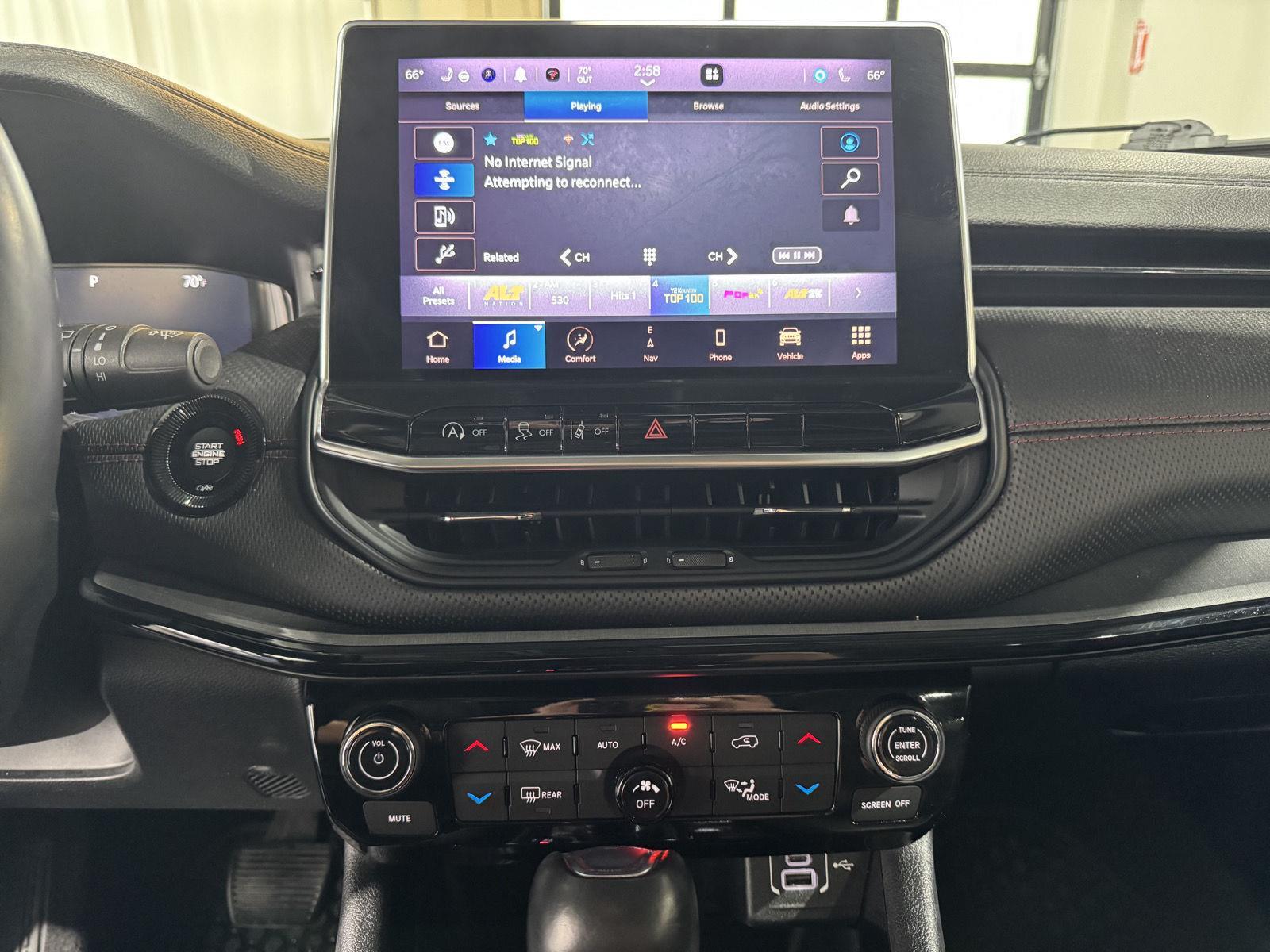 Vehicle photo 34