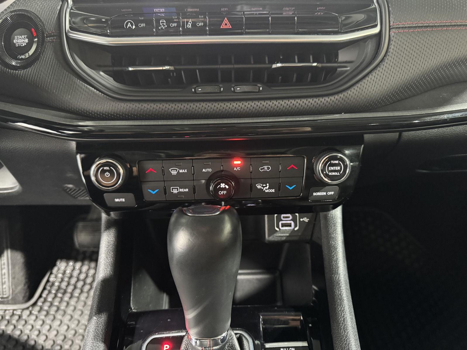 Vehicle photo 35