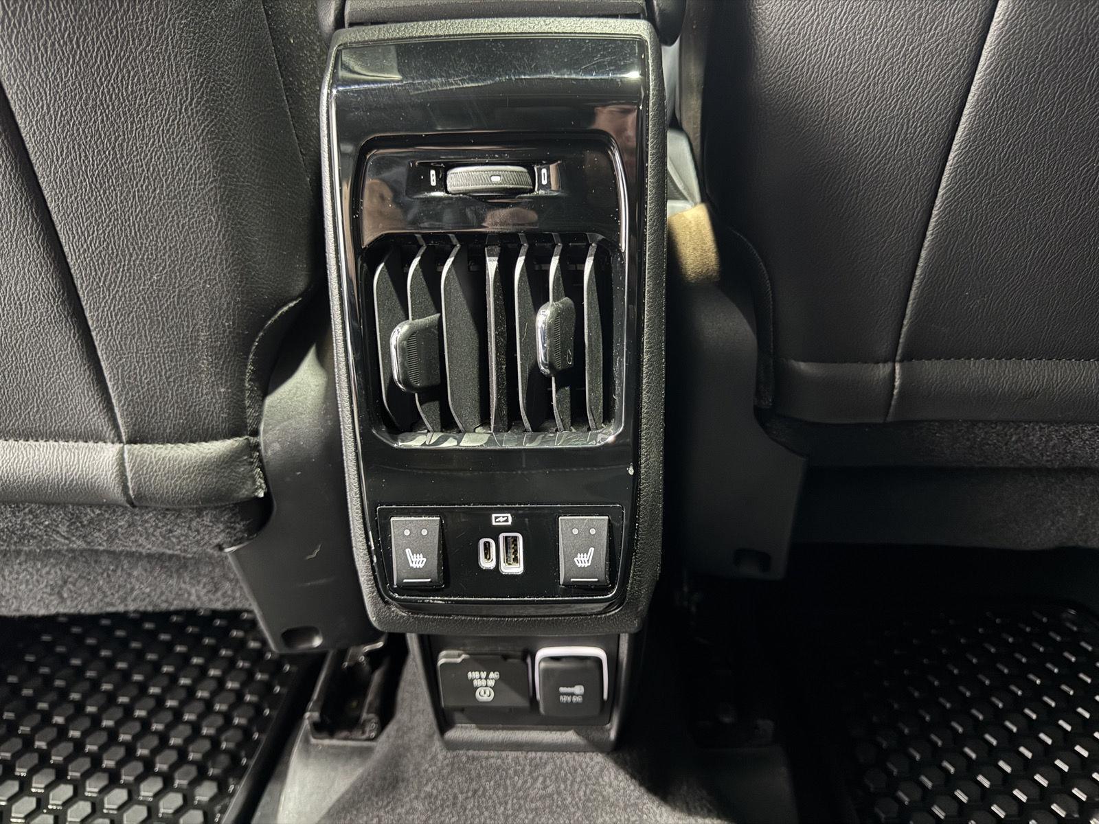 Vehicle photo 42