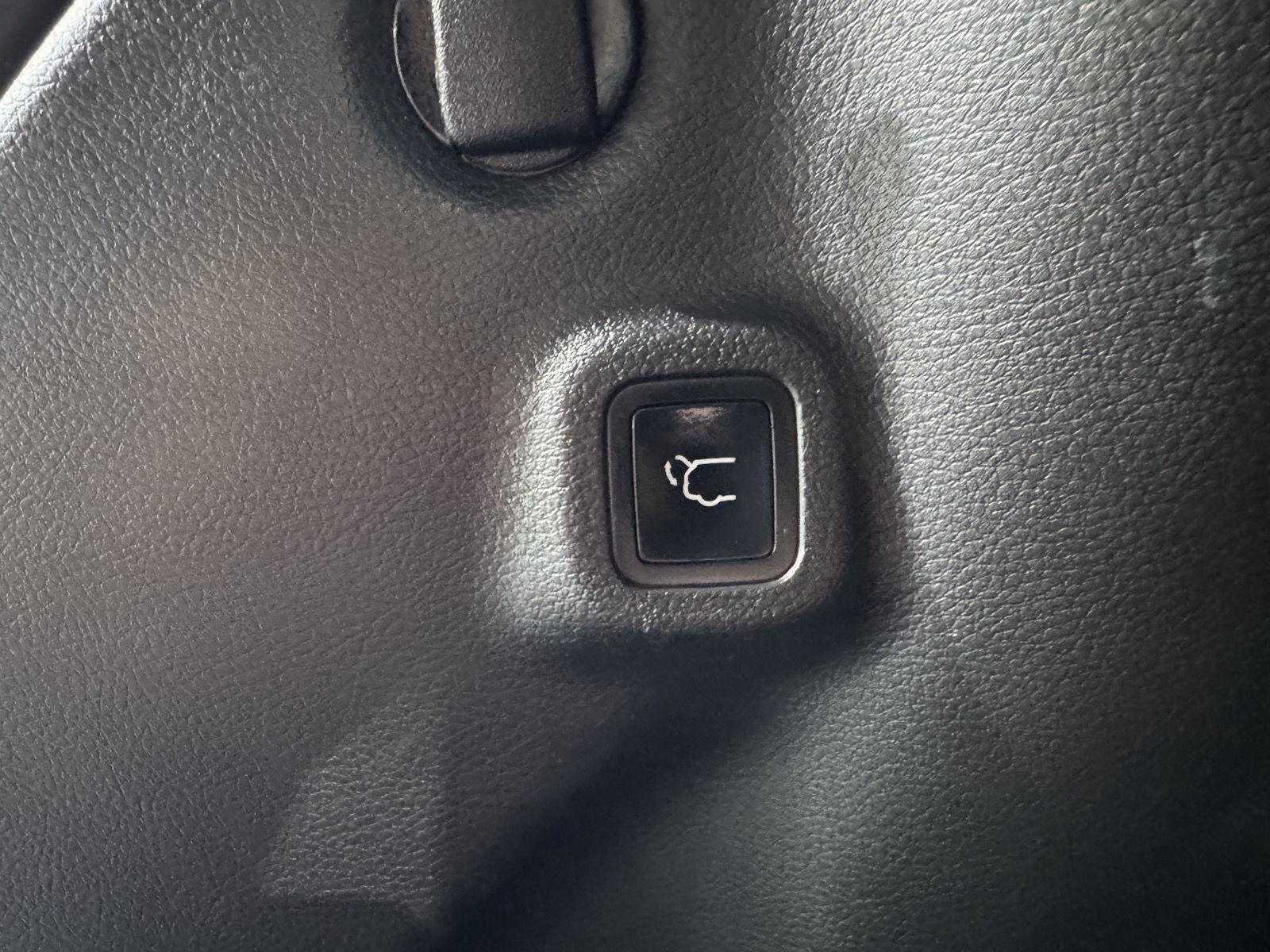 Vehicle photo 47
