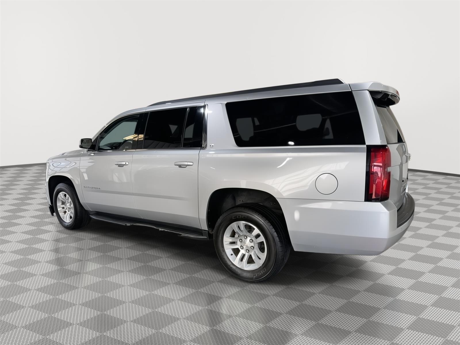 Vehicle photo 9