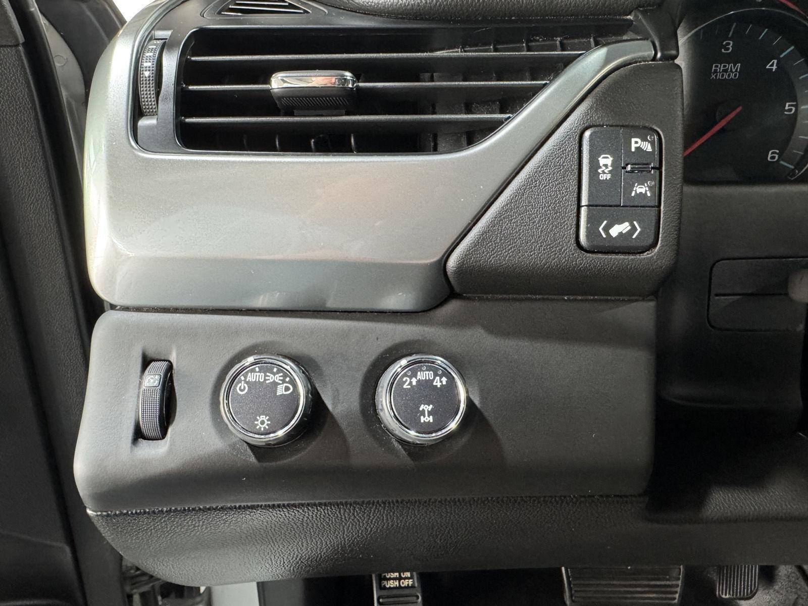 Vehicle photo 18