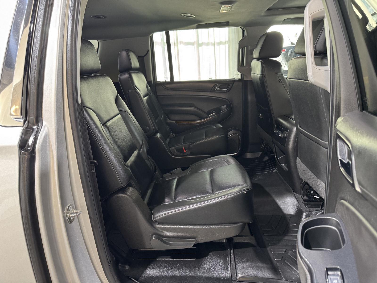 Vehicle photo 30