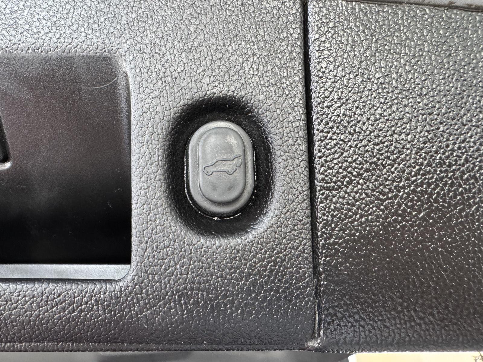 Vehicle photo 48
