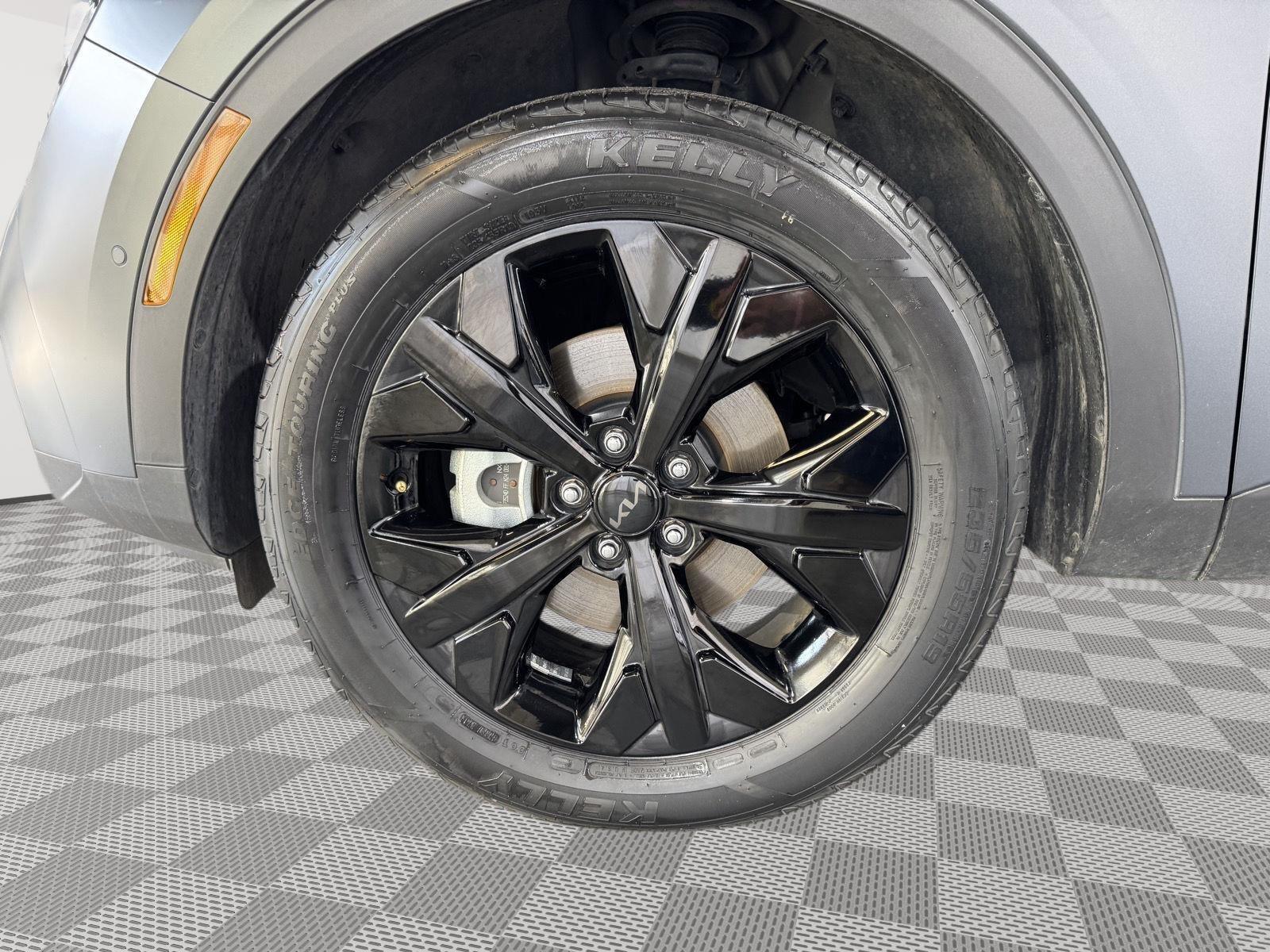 Vehicle photo 10