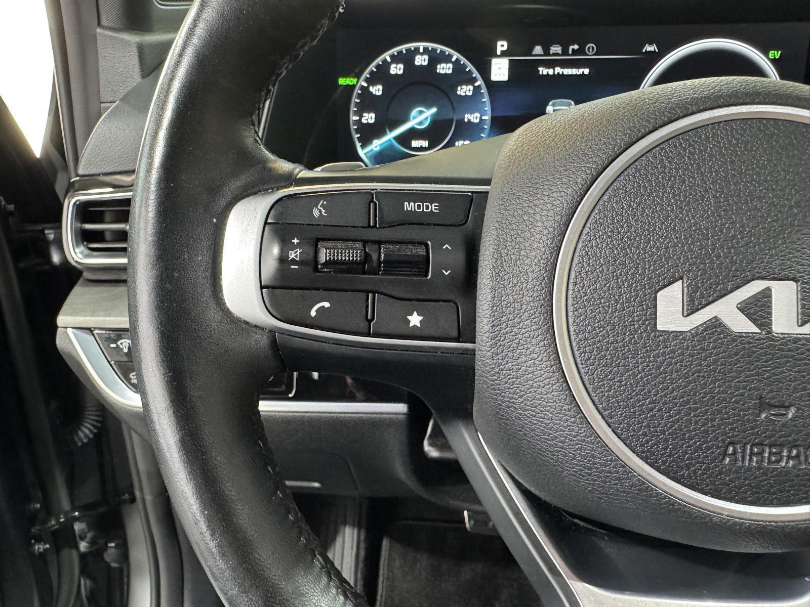 Vehicle photo 14
