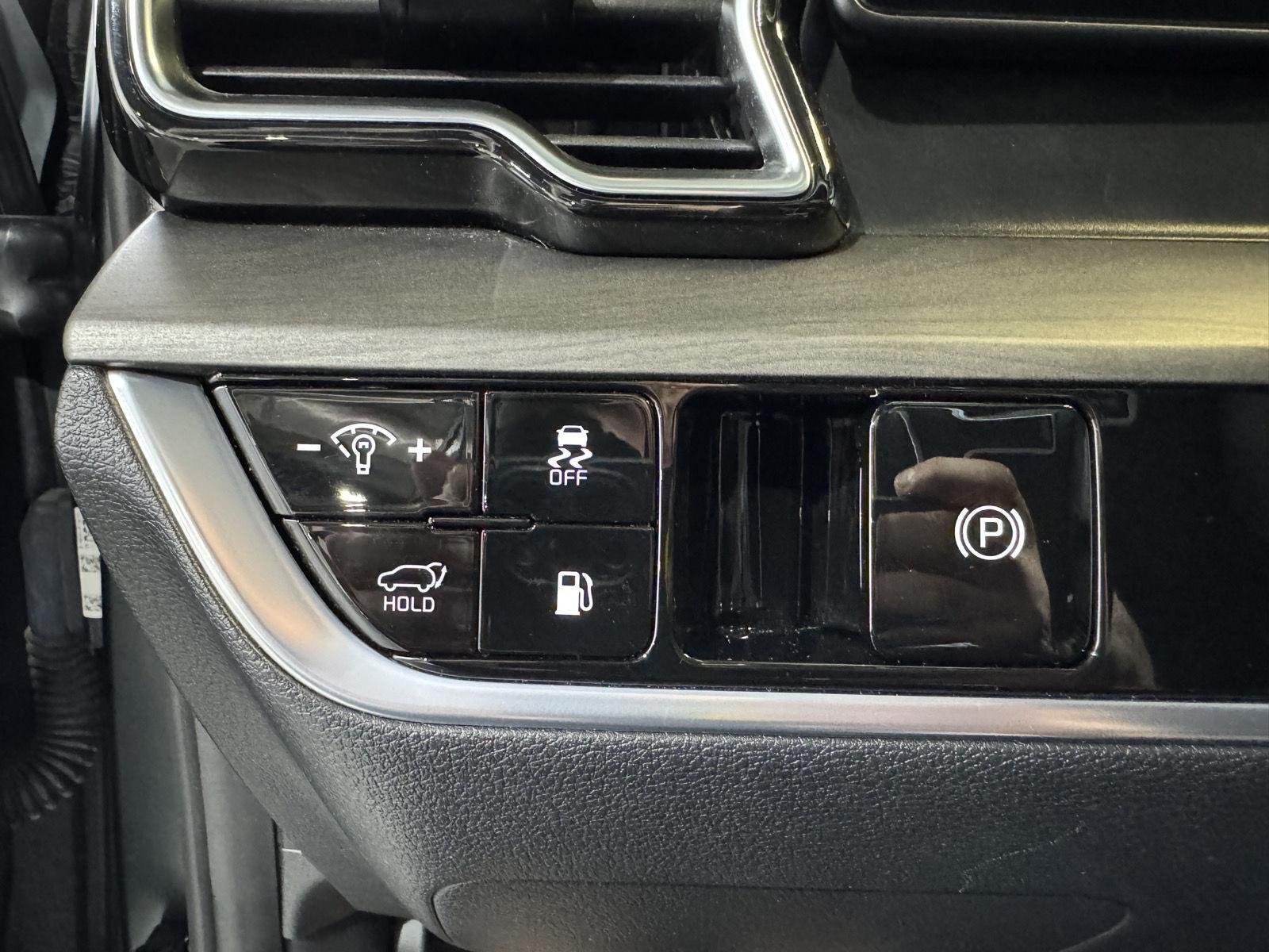 Vehicle photo 16