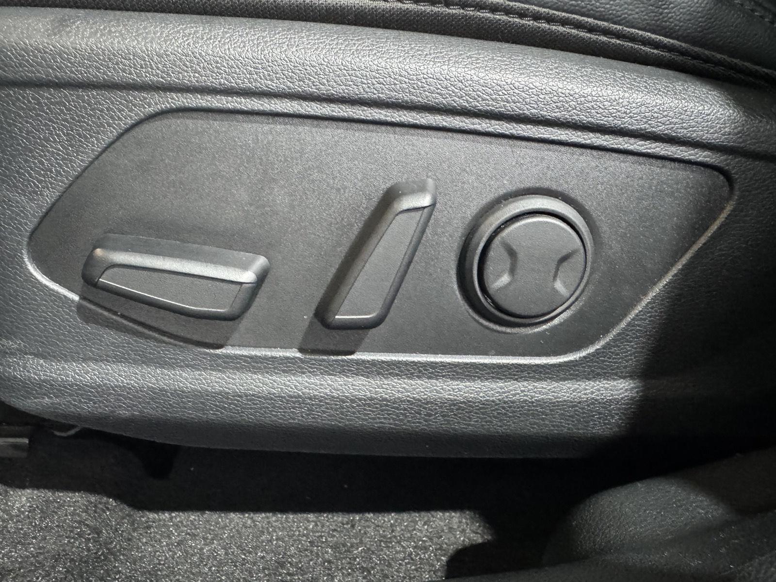 Vehicle photo 20