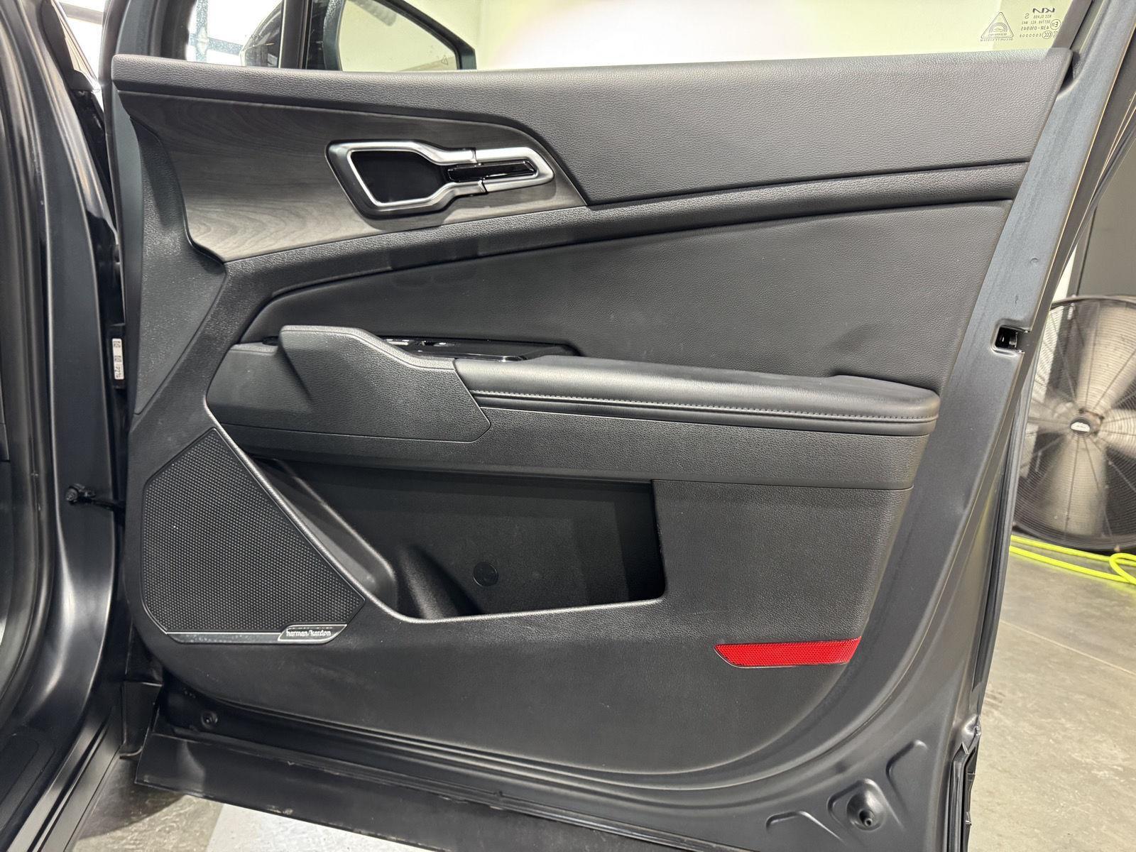 Vehicle photo 23
