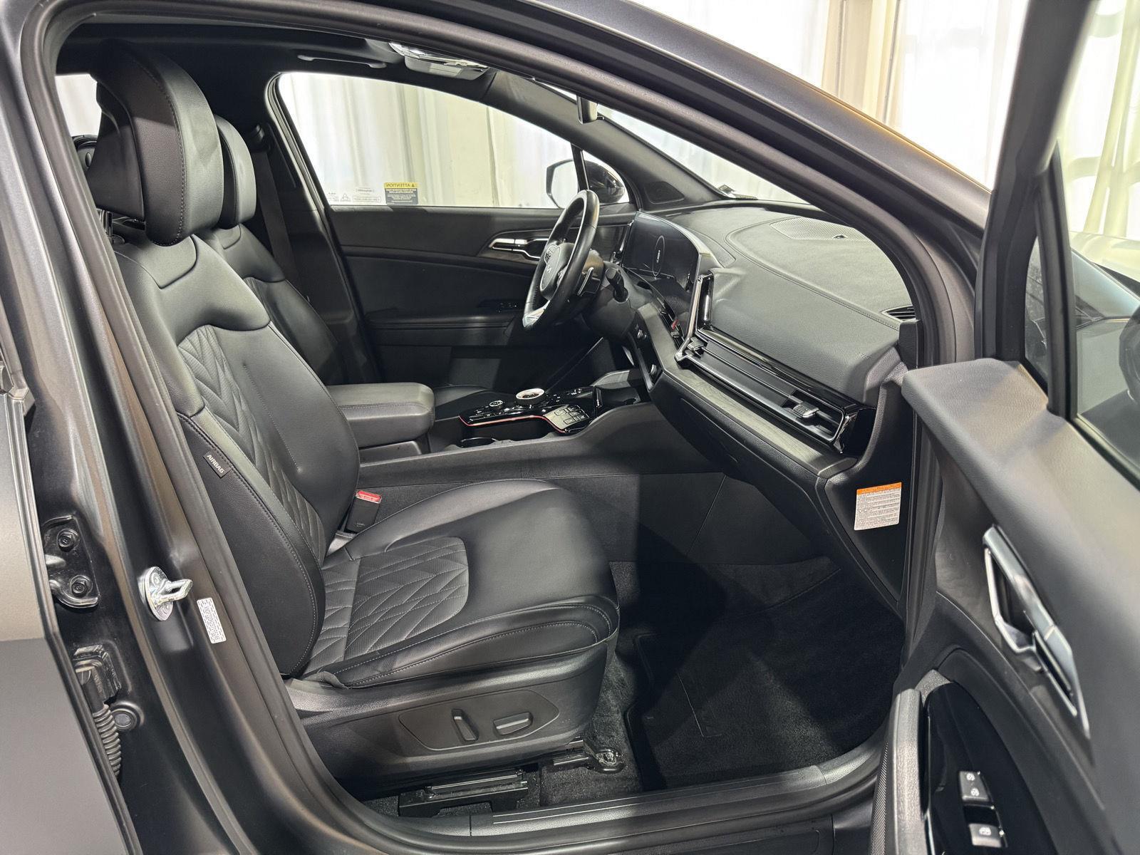Vehicle photo 24