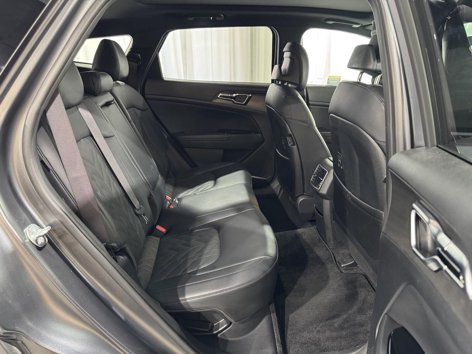 Vehicle photo 28