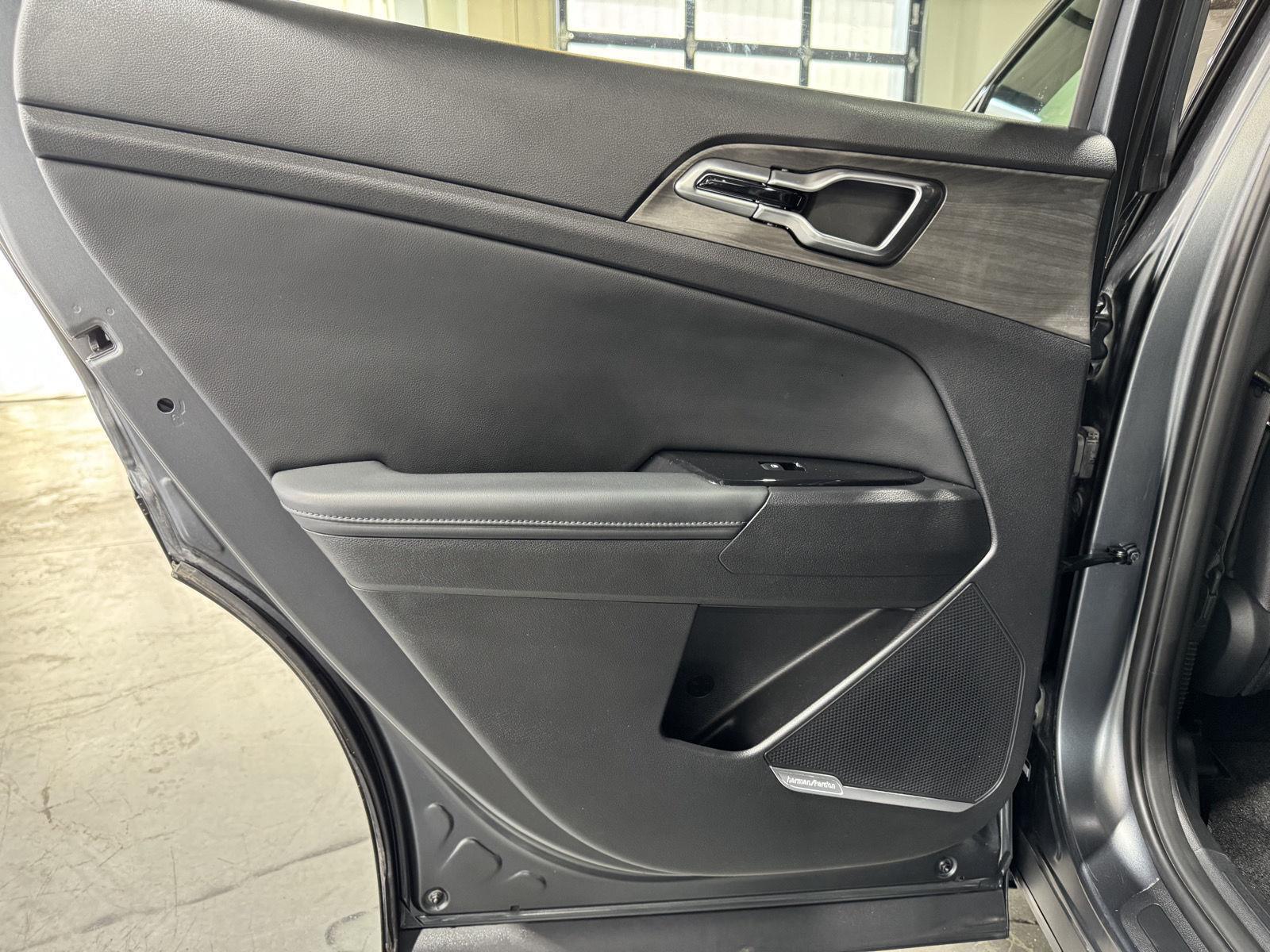 Vehicle photo 29