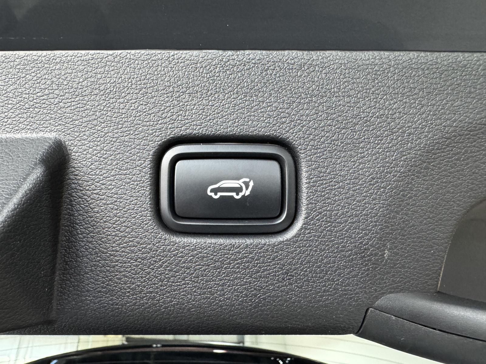 Vehicle photo 46