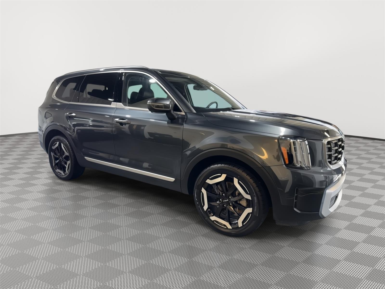 Vehicle photo 6