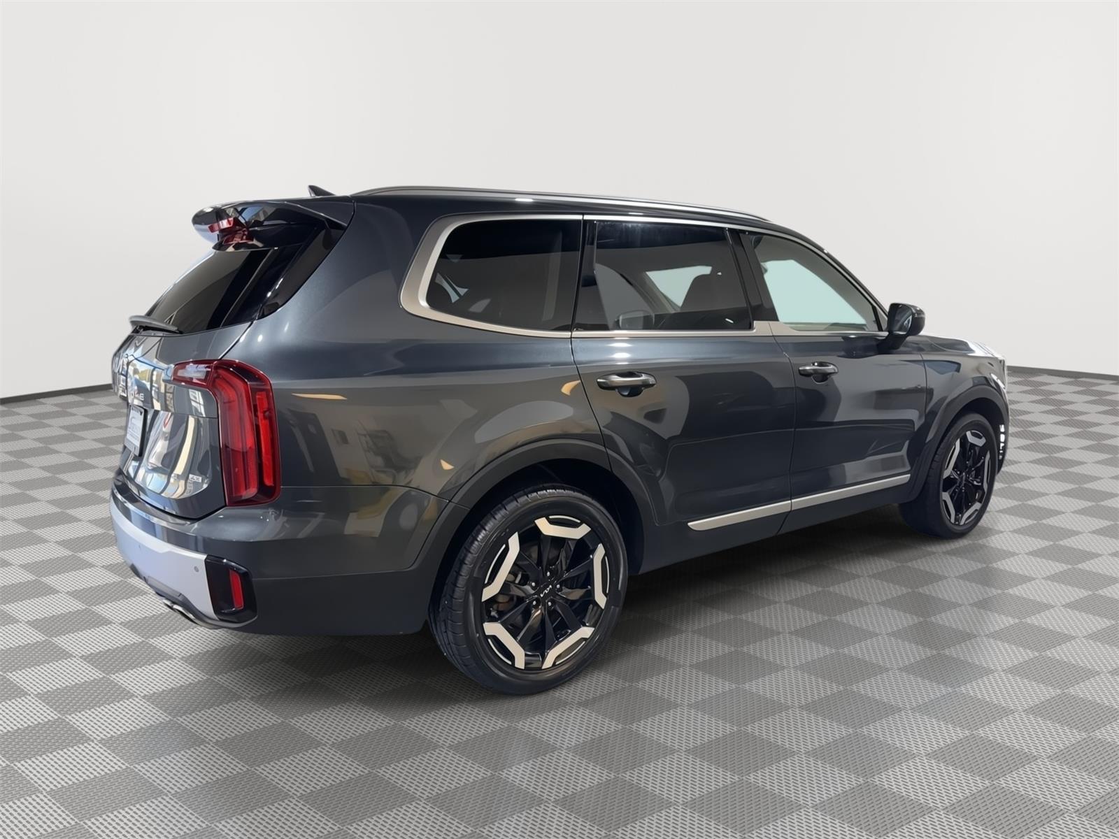 Vehicle photo 8