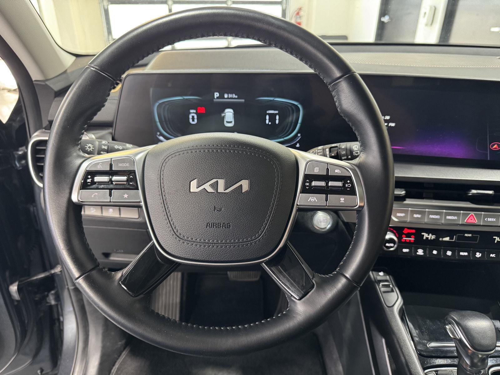 Vehicle photo 12