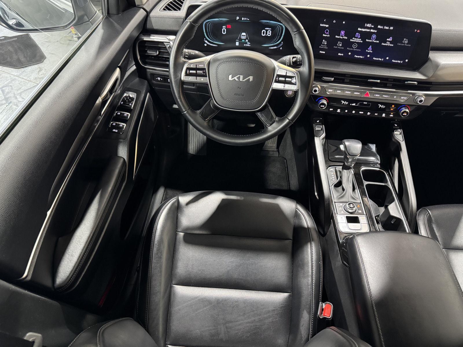 Vehicle photo 23
