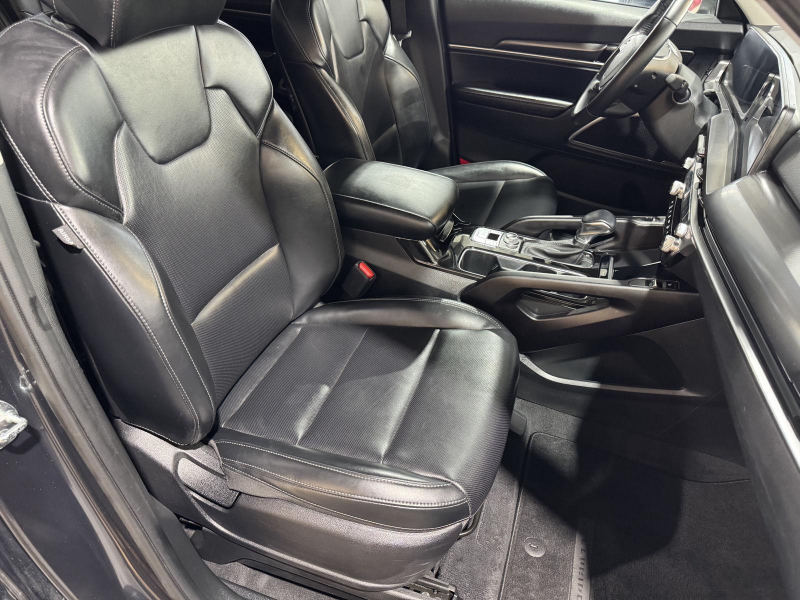 Vehicle photo 26
