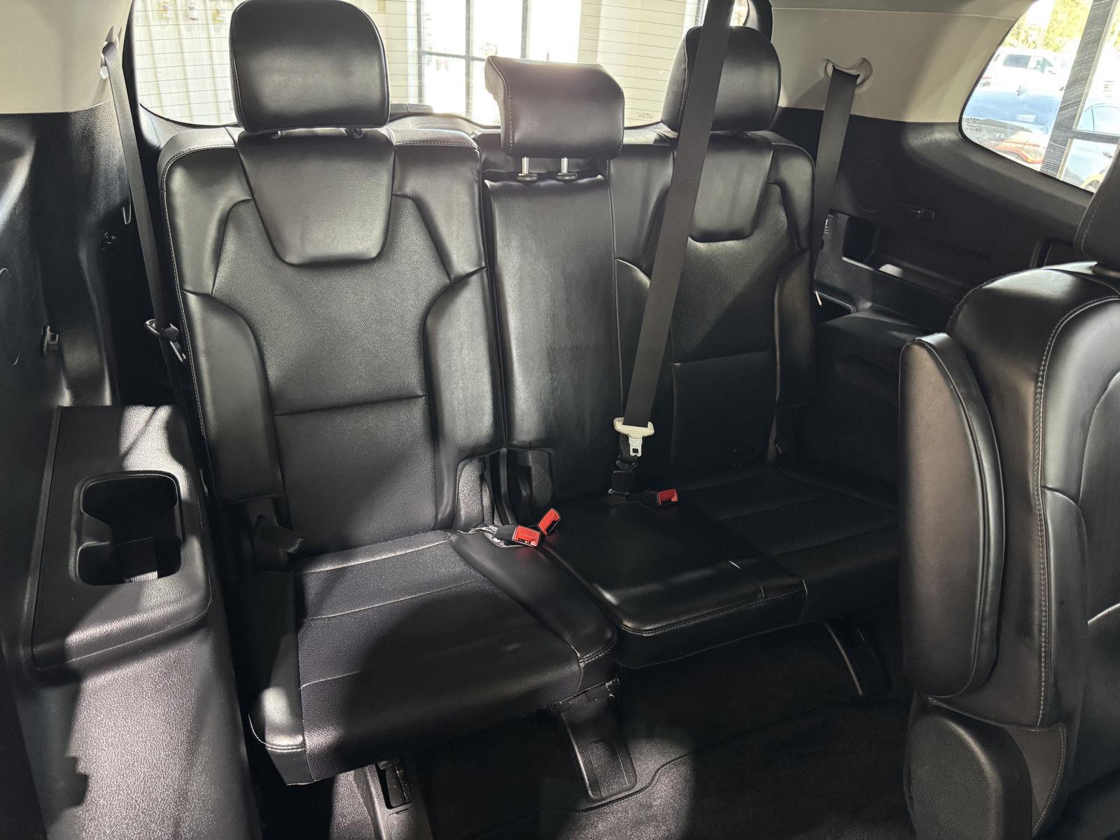 Vehicle photo 29