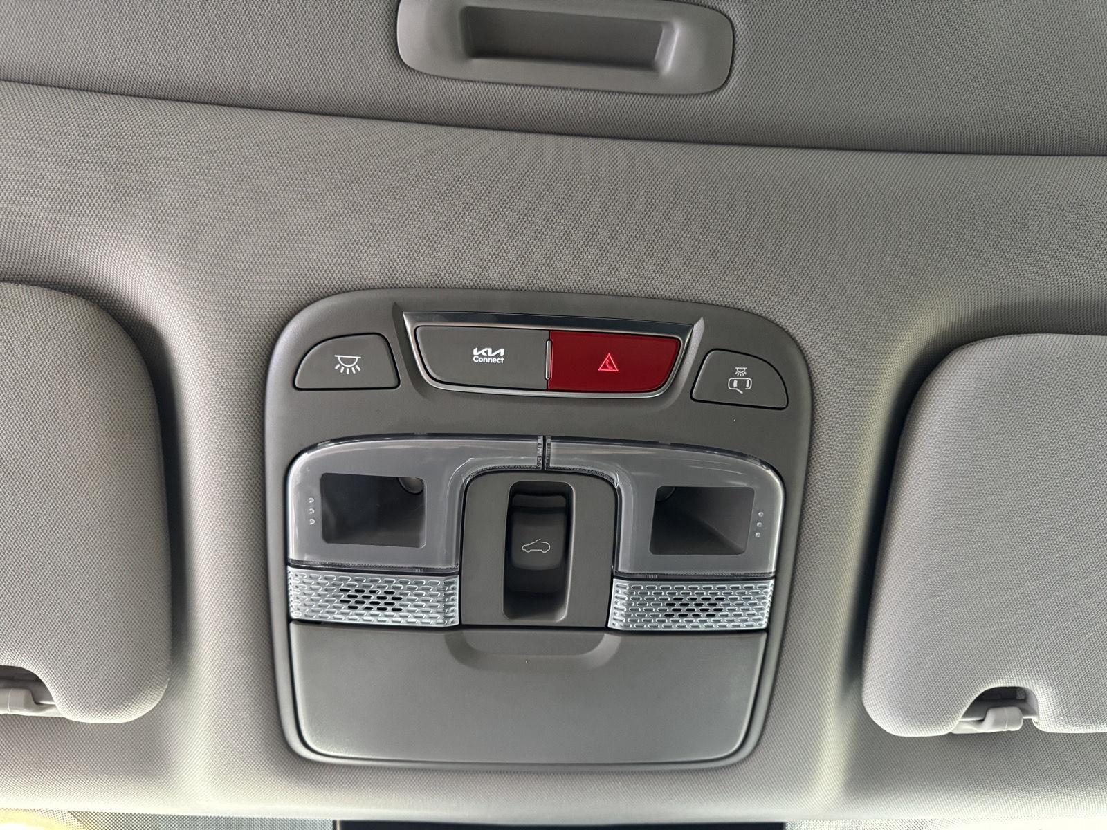 Vehicle photo 33