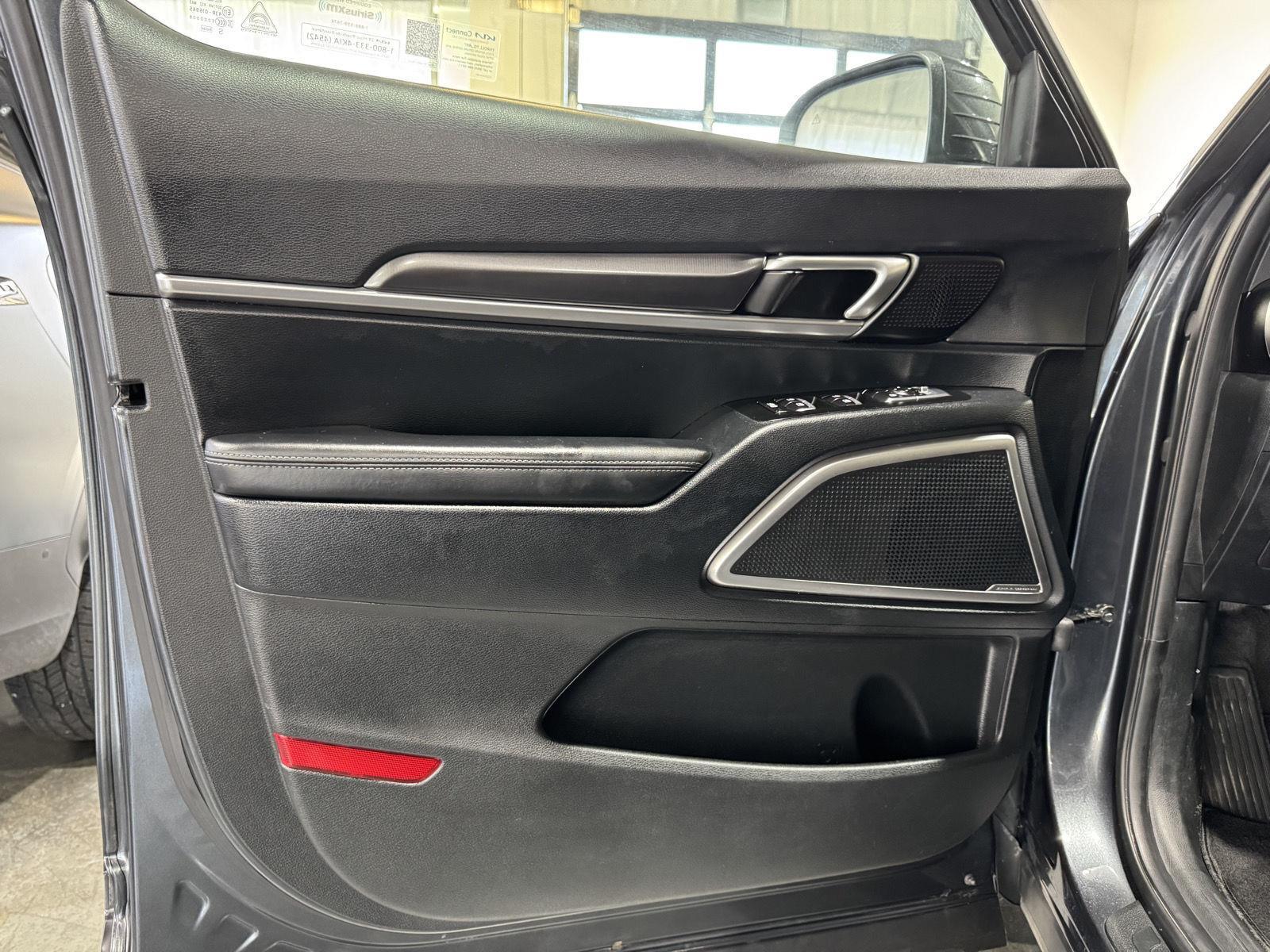 Vehicle photo 16