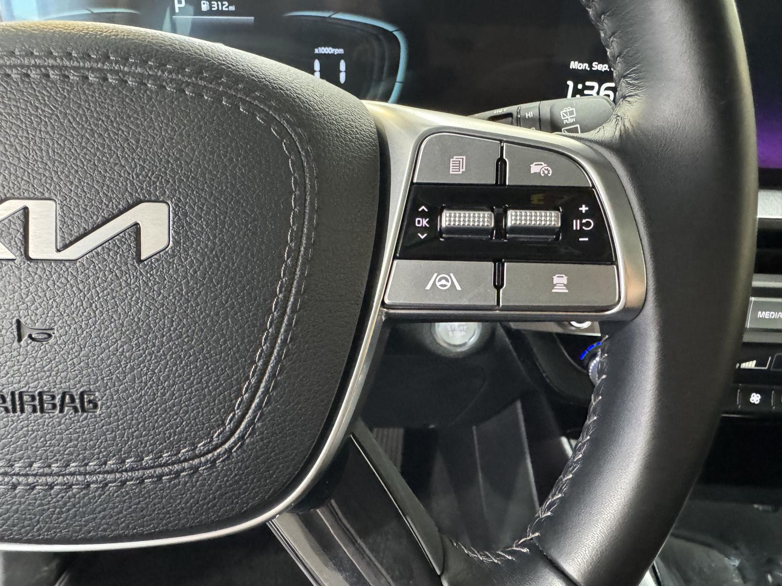 Vehicle photo 15