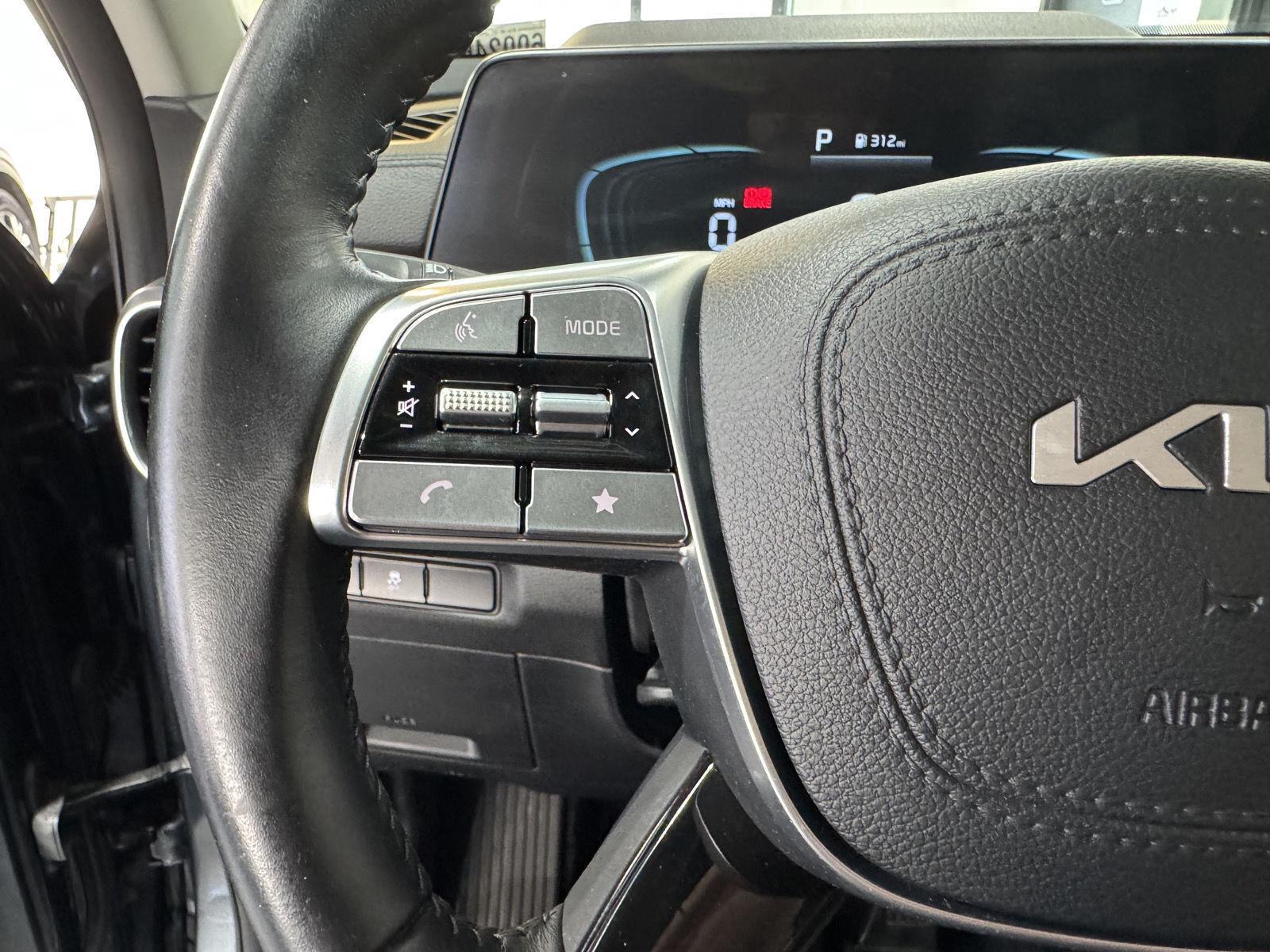 Vehicle photo 14