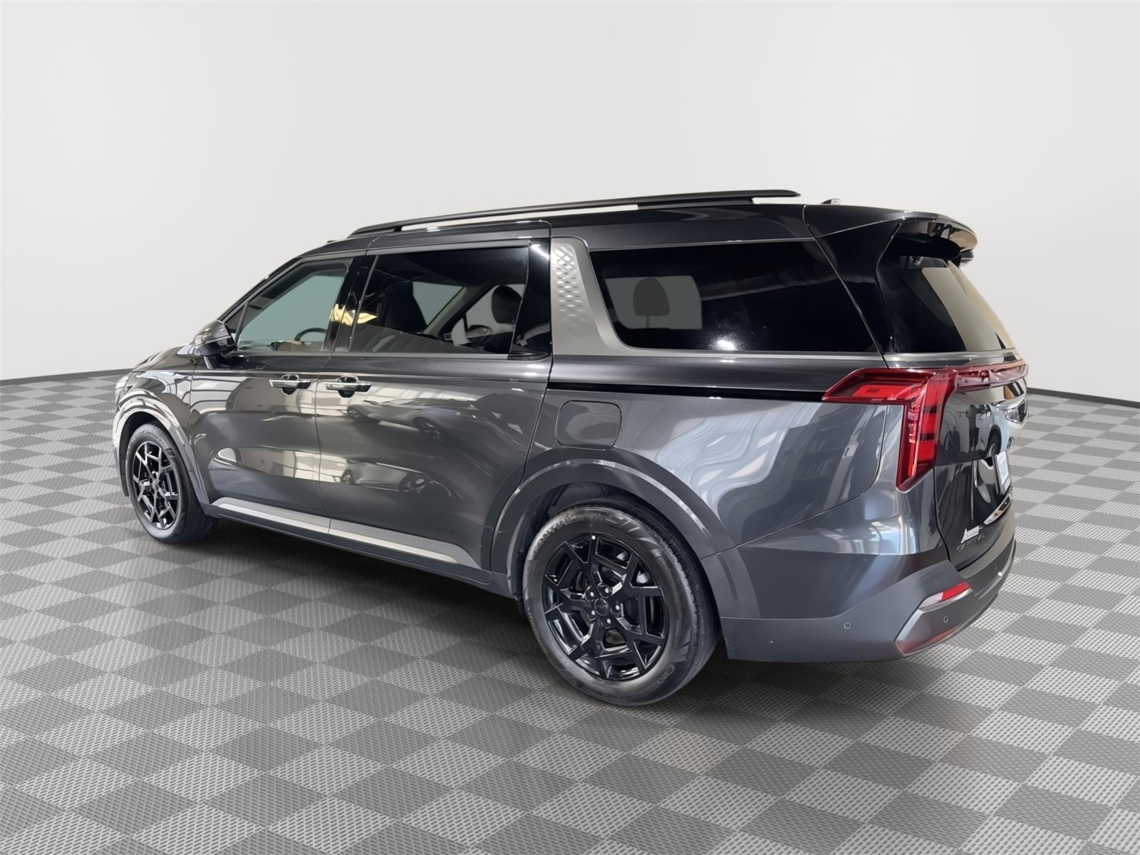 Vehicle photo 9